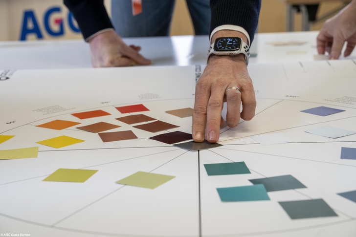 Um die Farben ästhetisch zu gliedern, teilt sie AGC in vier Lifestyle-Themen ein, sie sich auch an kombinierbaren Materialien orientieren. 