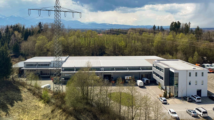 Die Glastec Rosenheimer Glastechnik GmbH ist spezialisiert auf die Anfertigung von Einbauten aller Art im SZR von Isoliergläsern.