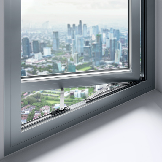 Roto FS Kempton: Dank einer besonders sorgfältigen Abstufung deckt das erweiterte Programm nun lückenlos das volle Spektrum der Flügelbreiten und -höhen ab, in denen üblicherweise Top- und Side-Hung-Fenster aus Aluminium hergestellt werden.