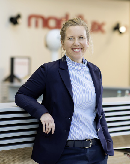 markilux hat 2020 seinen Unternehmensauftritt verjüngt. Bereits nach einem Jahr zeigt sich, dass die Marke noch sichtbarer geworden ist und auch der Zuspruch beim Endkunden weiter zugenommen hat. Das freut Christiane Berning, die die Abteilung Marketing und Business Development leitet.