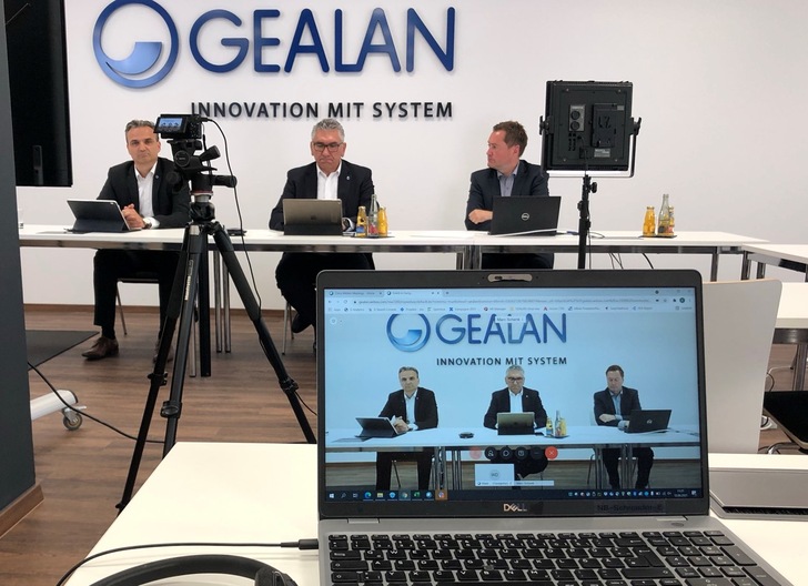 Stehen auf der Pressekonferenz der Medien Rede und Antwort: Tino Albert (l.) und der Sprecher der Geschäftsleitung Ivica Maurovic. 