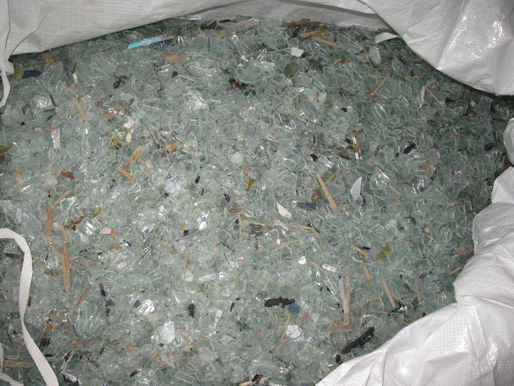 Anlieferung einer Recycling-Flachglasprobe zur Lot-Beprobung