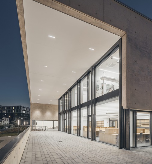 Silber-Beschichtungen auf den Glasoberflächen von Neutralux sorgen für eine optimale Wärmedämmung.