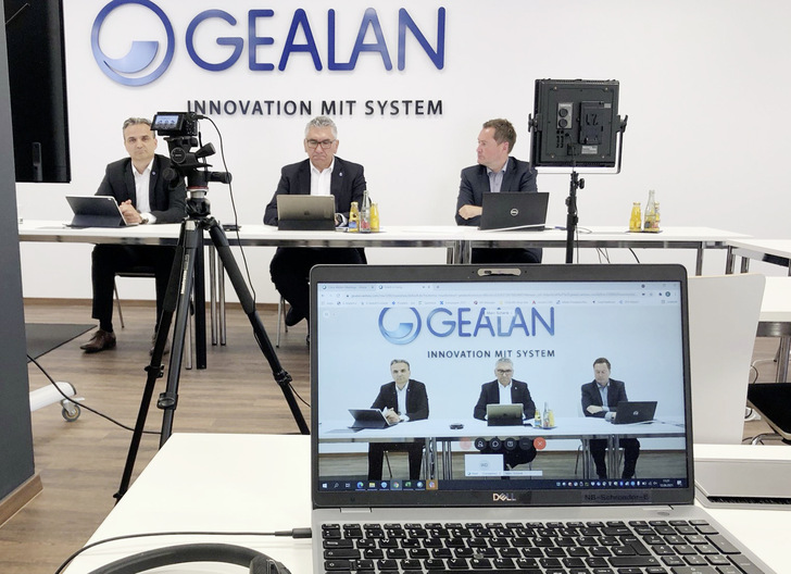 Stehen auf der Pressekonferenz den Medien Rede und Antwort: Tino Albert (l.) und der Sprecher der Geschäfts­leitung Ivica Maurovic