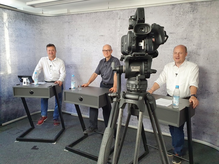 Die  Experten des ift Rosenheims stelltensich beim Brandschutzforum 2021 den Fragen der Online-Teilnehmer (v.l..: Christian Kehrer, Dr. Gerhard Wackerbauer, David Hepp)