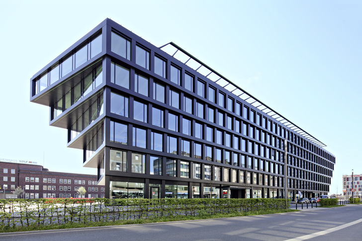 Die Kopfseiten des Mercator One sind geprägt durch ihre ungewöhnliche Fächerung und großzügige Fensterflächen – das sorgt für ungewöhnliche Blickwinkel und Perspektiven auf und in Duisburg.