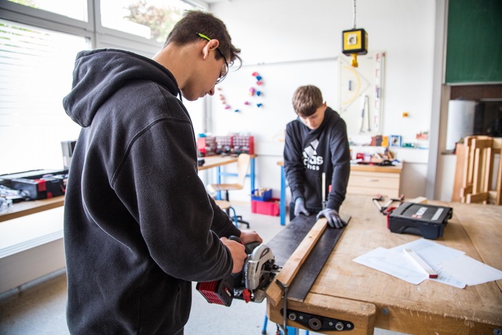 Die Schulteams benötigen einen Handwerksbetrieb, der ihr Projekt als Pate begleitet und bei der Umsetzung unterstützt. - © www.handwerkswettbewerb.de
