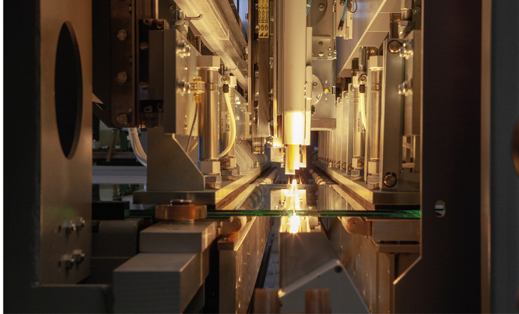 Durch die automatisierte Trennung von 20 mm Rand und Restschnitt lassen sich Verschnitte deutlich senken