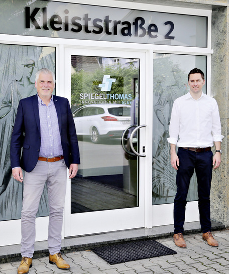 Frank Maschke (l.) und Maximilian Rössler leiten gemeinsam die neue Spiegel﻿ Thomas ­Niederlassung in Rimbach (Hessen). - © Foto: Spiegel Thomas
