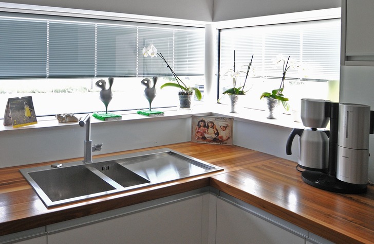 Isolette--Isolierglas: Bei dem wartungsarmen Verschattungssystem sind die Lamellen im SZR der ISO-Einheit untergebracht.