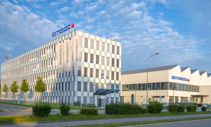 Das IGS-Geschäft von dormakaba, das Produkte wie Glasbeschläge, Glastürsysteme und horizontale Schiebewände umfasst, soll nun verkauft werden.