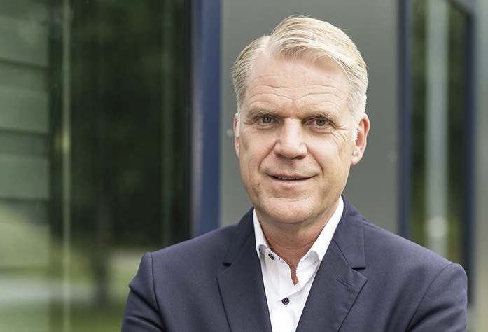 Gregor Biermann (56) hat am 1. September 2021 die Geschäftsführung der Baltic Fenster GmbH und der Stolz Bauelemente GmbH übernommen. In der neuen Position verantwortet er auch die strategische Ausrichtung der EGE-Unternehmensgruppe im Geschäftsfeld Rollladen, Sonnenschutz und Automatisierung (RSA) mit.