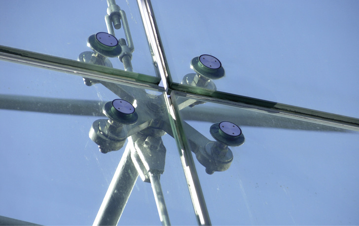 Mit Punkhaltern lassen sich filigrane Glaskonstruktionen realisieren.