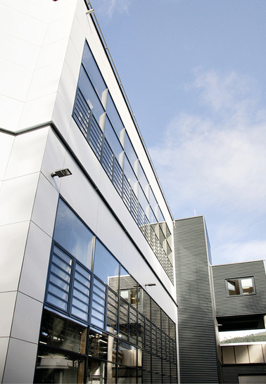 Lamellenfenster vereinen aber nicht nur hinsichtlich des Raumklimas herausragende Eigenschaften in sich, auch in Sachen Ästhetik und optimaler Nutzung des Raumes können sie punkten. 