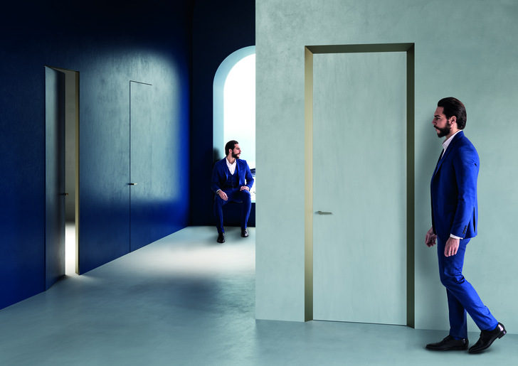 Die Eclisse 40 Collection von Eclisse besitzt eine Türzarge, die um 40 Grad abgeschrägt ist. Mit dieser speziellen Neigung wird der Übergangsbereich zwischen zwei Räumen effektvoll betont.