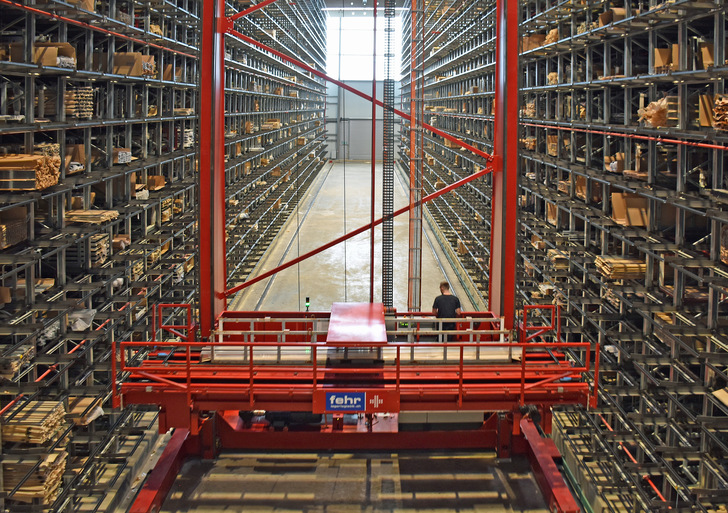 Dank der guten Beziehung zu seinen Lieferanten weist das Lager von Solarlux alle Bestände auf.  