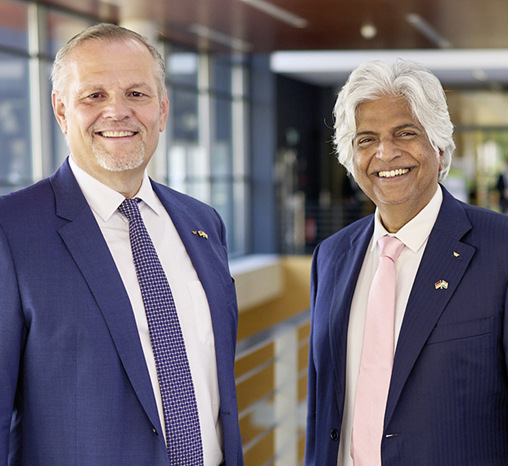 V. l.: Andreas Engelhardt, geschäftsführender Gesellschafter Schüco ­International KG und Pankaj Keswani, ­Geschäftsführer der Alufit International Pvt. Ltd.