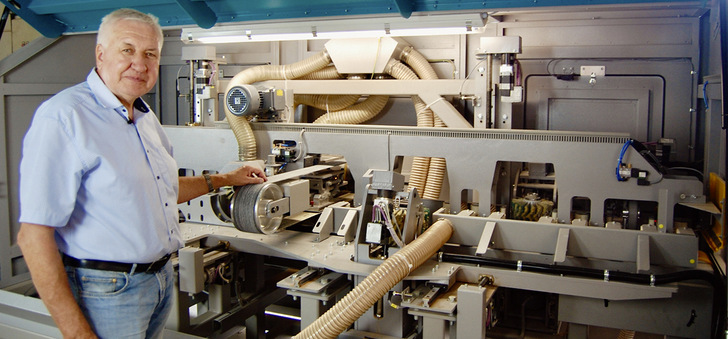 Wilfried Pötschke ist Q-Fin Anwender der ersten Stunde. Die Erklärung ist einfach: Es gehe darum, die Oberflächenqualität nach oben und die Lohnstückkosten nach ­unten zu bringen, sagt der Holz-Ingenieur und Tischlermeister.