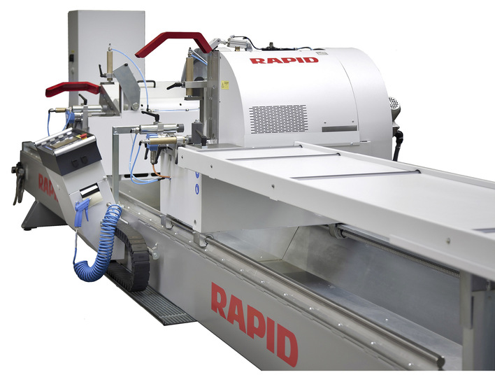 Doppelgehrungssäge Rapid DGL220 mit 3-Achs-gesteuerten ­Sägeaggregaten für ­maximale Flexibilität