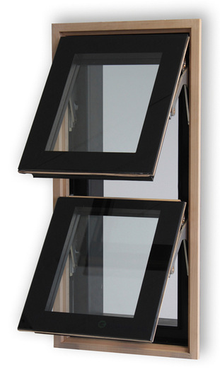 Das EAL Lamellenfenster mit Structural Glazing Optik präsentiert sich nachhaltig und überzeugt bei der ­Klebung Glas mit Holz - © Foto: EuroLam
