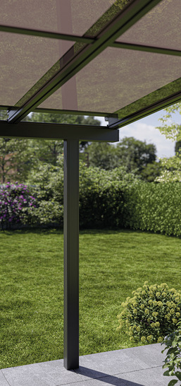 Zip-Tuchführung und Ausgleichsfedertechnik halten das Markisentuch straff und perfekt in Form.