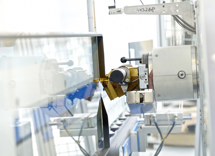 Mit dem flexiblen Warme-Kante-System mit Ködispace 4SG Dichtstoff lassen sich ISO-Einhiten in  jeder Form realisieren, auch gebogenen. 