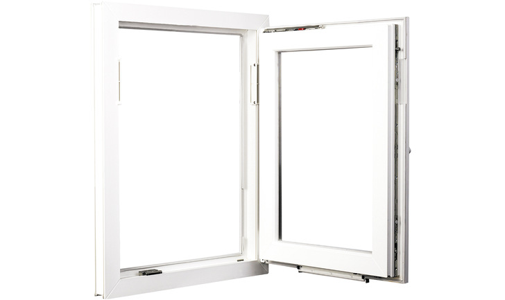 An diesem Fenster ist das PLUS-System eingebaut: Beidseitig finden sich im oberen Bereich die Fensterfalzlüfter, im unteren Bereich die entfernten Dichtungsabschnitte und ganz unten am Fensterflügel der Überschlagslüfter.