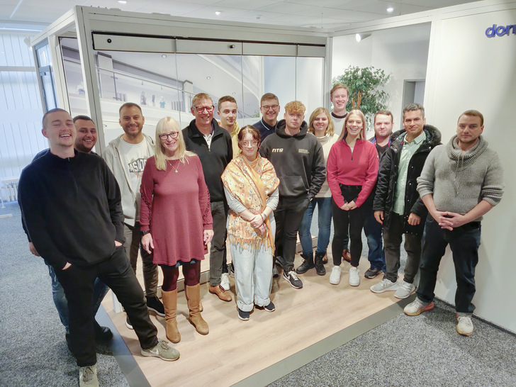 Auch bei dieser Exkursion profitierten die Auszubildenden vom Fachwissen des besuchten Unternehmens, in diesem Fall dormakaba