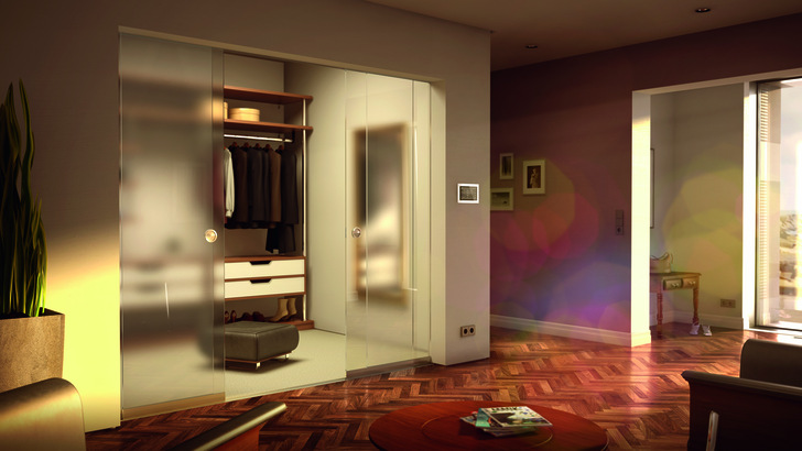 Dank leichter Handhabung und großer Öffnungsbreite eignen sich Glassysteme auch ideal für begehbare Kleiderschränke.