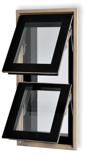 Das EAL Lamellenfenster mit Structural Glazing Optik präsentiert sich nachhaltig und überzeugt bei der Klebung Glas mit Holz
