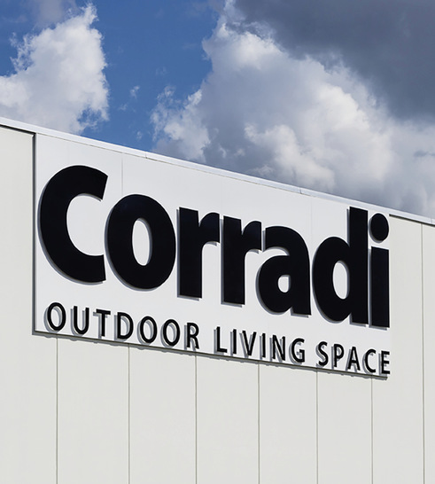 Das italienische Unternehmen aus Bologna ist schon seit 1978 im Outdoor Living Bereich aktiv.