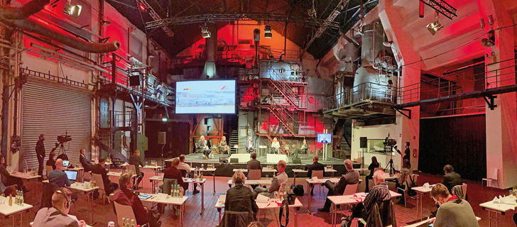 Das Fachpresse-Meeting der Roto-Gruppe fand im alten Kesselhaus in Düsseldorf statt, eine ehemalige Kraft­zentrale und Herzstück der Stahlindustrie (ehemalige Böhler-Werke). - © Foto: Daniel Mund / GLASWELT
