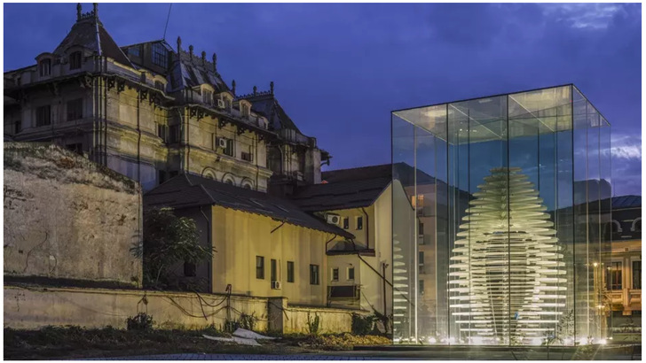 Die Scheiben für den neuen Glaspavillion des Brancusi-Museums in Craiova wurden in den sedak Werkstätten in Gersthofen hergestellt.