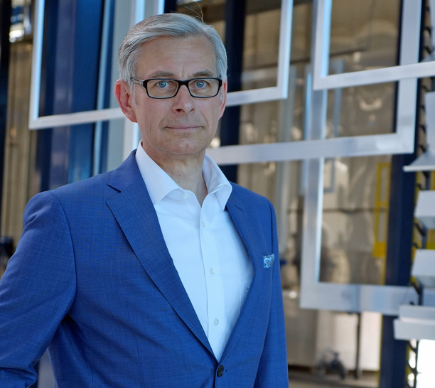 Geschäftsführer Gutmann-Bausysteme Arnd Brinkmann will Neuheiten künftig im geplanten Ausstellungs- und Schulungszentrum sowie in einem virtuellen Showroom vorstellen – und nicht mehr bis zu einem Messezeitpunkt wie eine FENSTERBAU 2022 warten. Deshalb hat man sich gegen eine Messeteilnahme entschieden.