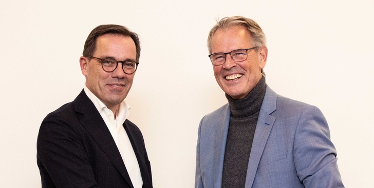 Peter Moeller CEO Saint-Gobain Nordic (l.) and Baltics und Hermann Schüller geschäftsführender Gesellschafter Semcoglas Holding GmbH (Bildquelle: Glassolutions A/S) - © Kirsten Adler
