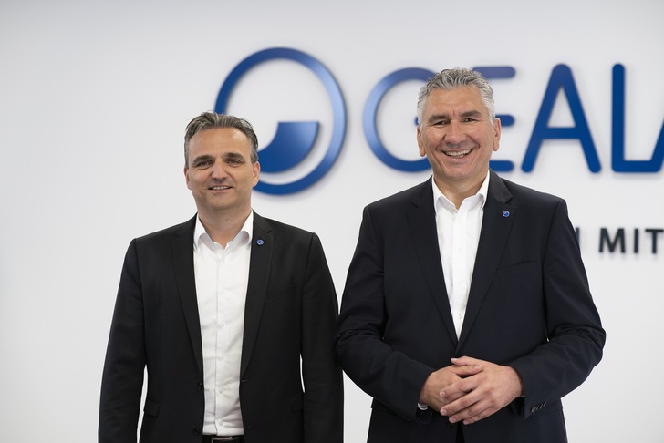 Die Gealan-Geschäftsführer Ivica Maurović und Tino Albert können auf ein erfolgreiches Geschäftsjahr 2021 zurückblicken. - © Gealan
