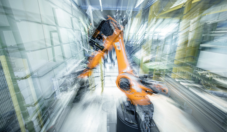 Im Glaszentrum Dortmund kommt auch der Roboter zum Einsatz.