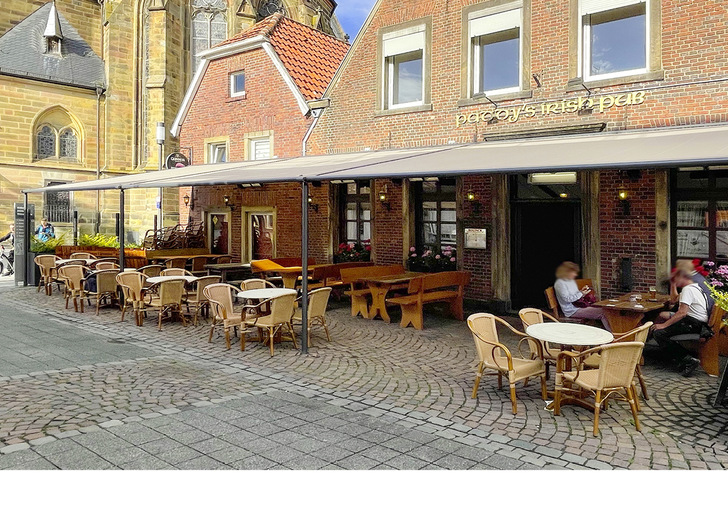 In der Ochtruper Innenstadt wurden gleich drei gastronomische Betriebe mit ­einheitlichen Sonnenschutzanlagen ausgestattet. - © Foto: Markilux
