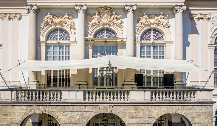 Diese spezielle Sonnensegel-Anlage wurde von SunSquare geplant und hergestellt und durch den SunSquare Vertriebspartner Star-Roll errichtet.