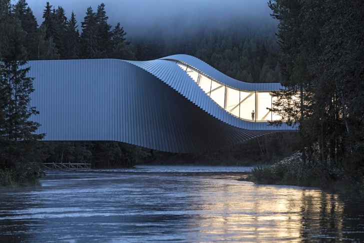 Auch für den Museumsbau „The Twist“ in Norwegen lieferte Döring (früher ein Saint-Gobain Glassolutions Objekt-Center)  die Spezialgläser. Heute zählt Döring mit den Standorten Berlin und Radeburg zur vandaglas Gruppe. - © laurianghinitoiu_kistefosmuseum/Laurian Ghinitoi
