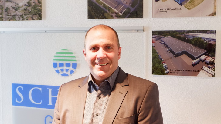 Andreas Elzer, Leiter der Managementsysteme bei Schollglas, freut sich über die neuen Zertifizierungen.