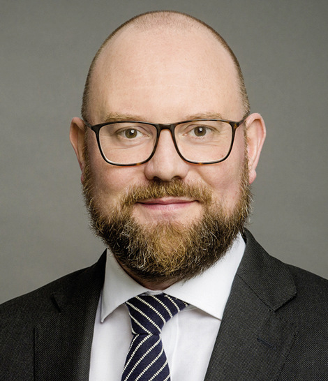 Thomas Drinkuth, der neue Leiter der „Repräsentanz Transparente Gebäudehülle“, ist vielen aufgrund seiner Arbeit für die Deutsche Energie-Agentur (dena) und die „geea Allianz für Gebäude-Energie-Effizienz“ bekannt und in Berlin bestens vernetzt. - © Foto: Drinkuth
