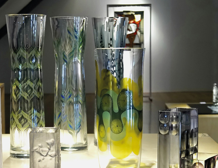 Glasexponate im Glasmuseum der Ernsting Stiftung „Alter Hof ­Herding“ im nordrhein-westfälischen Lette