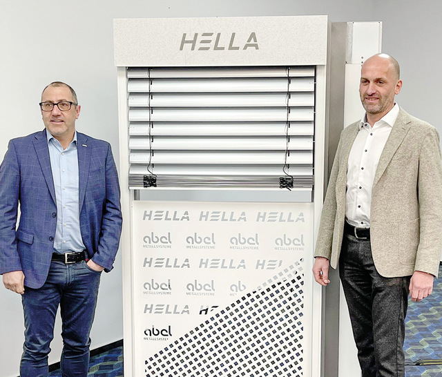 Klaus Peter Abel, Geschäftsführer von Abel Metallsysteme und Andreas Kraler, geschäftsführender Gesellschafter der Hella Gruppe, bei der Produktvorstellung der integrierten Absturzsicherungssysteme in Geisa.