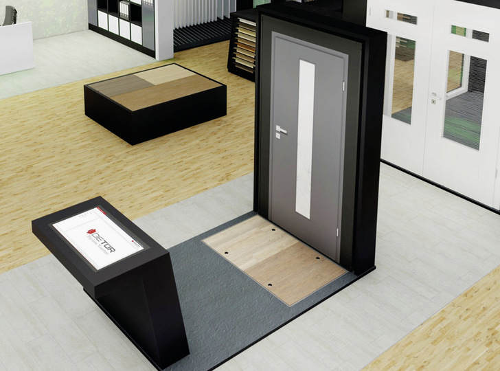 Mit dem Prüm-Konfigurator stellen Handwerker oder Endkunden ihre Tür zusammen. Dann wird diese am „POE“ des Händlers in das ­System übertragen und in Originalgröße dem 98 Zoll Monitor in 4K-Bildqualität visualisiert.