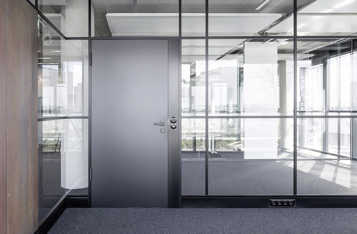 Das Trennwandsystem Life Pure 620 ist mit ­weiteren Lindner Trennwänden und Türen ­kombinierbar. 