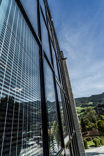 Grüne Enegie aus der Fassade: Das neue Pilkington Sunplus BIPV gewinnt Strom aus Sonnenlicht - © Pilkington Deutschland AG / www.felsch-foto.at
