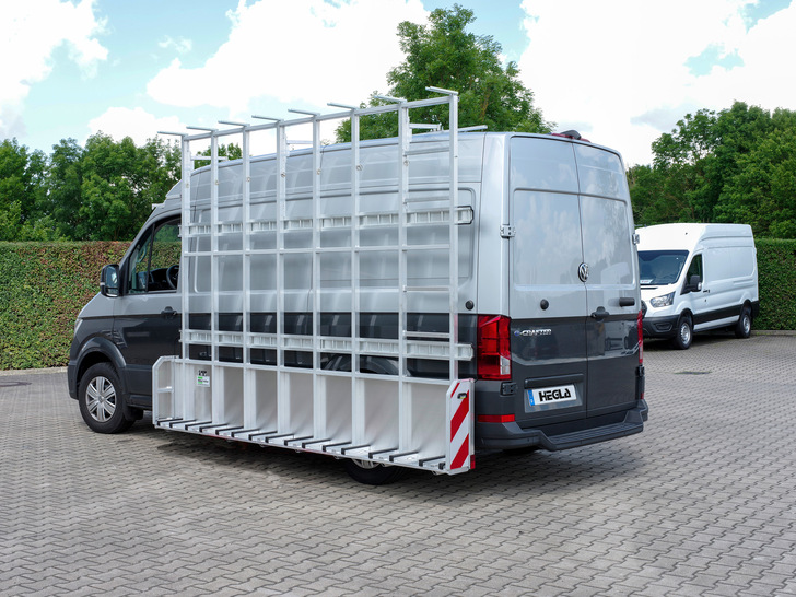 Speziell für E-Fahrzeuge hat der Hela Fahrzeugbau ein gewichtoptimiertes, verwindungssteifes Alu-Reff entwickelt.