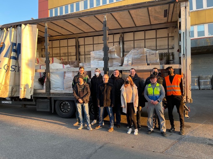 Die Mitarbeiterinnen und Mitarbeiter von Kömmerling und profine allgemein machen sich für die humanitäre Spendenaktion für die Ukraine stark.