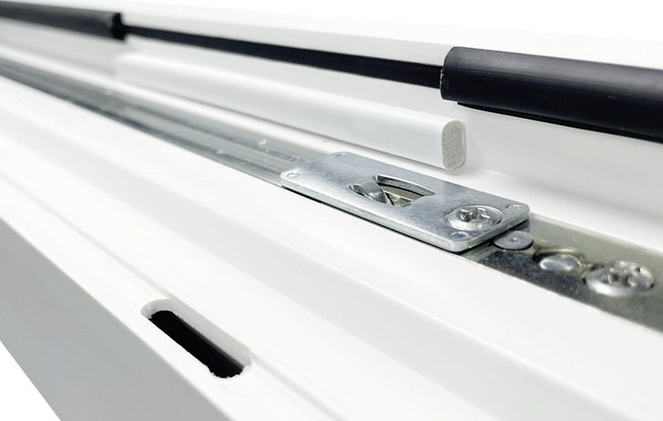 So sitzt die Klebedichtung korrekt in einem Fensterflügel.